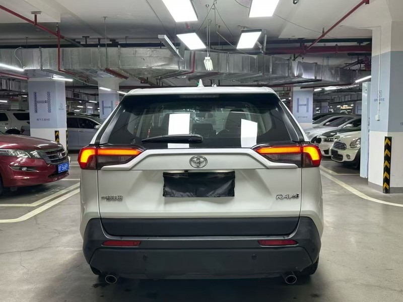 成都21年丰田RAV4荣放8