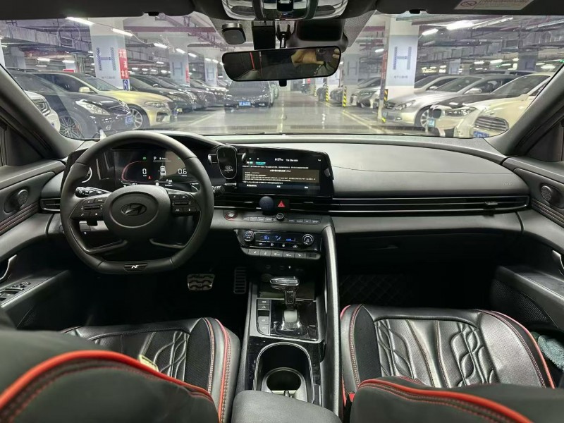 成都24年现代伊兰特4