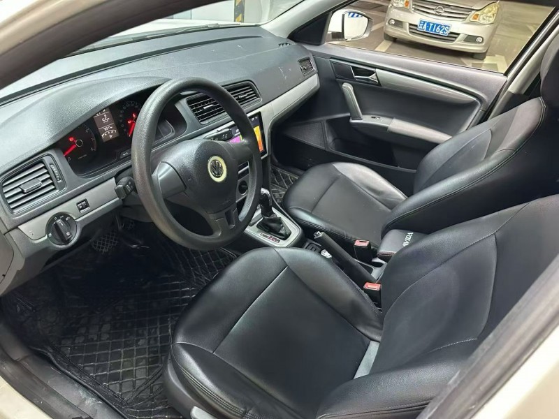 成都18年大众朗逸2