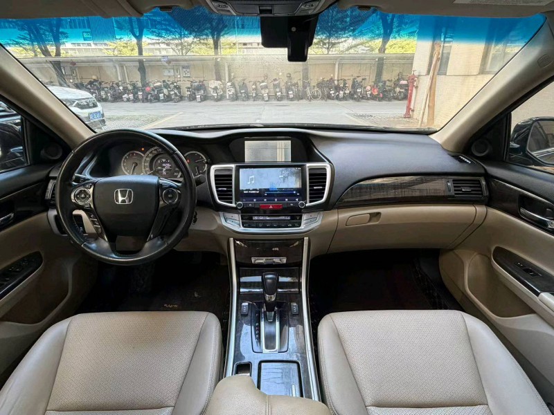 佛山15年本田雅阁8