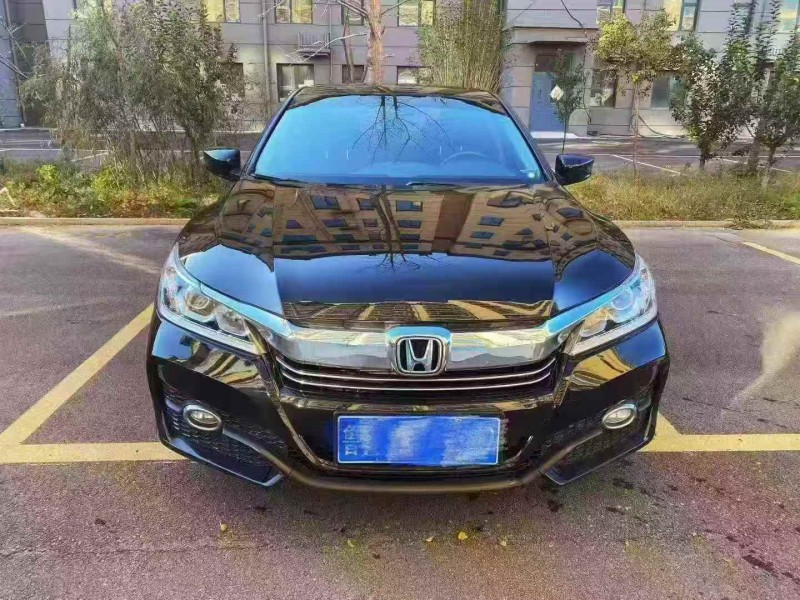 济宁16年本田雅阁1