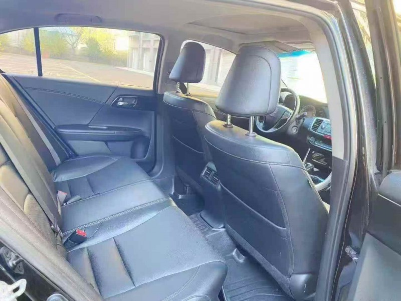 济宁16年本田雅阁6