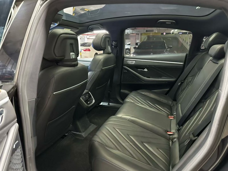 成都24年长安汽车深蓝4