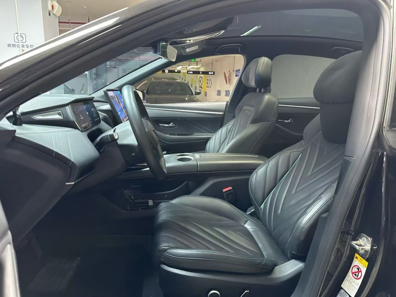 成都24年长安汽车深蓝5