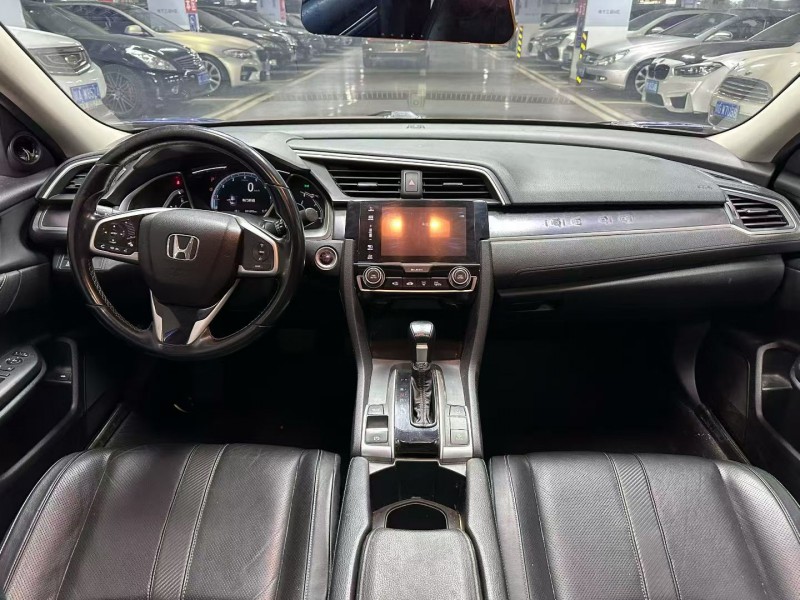 成都19年本田思域8