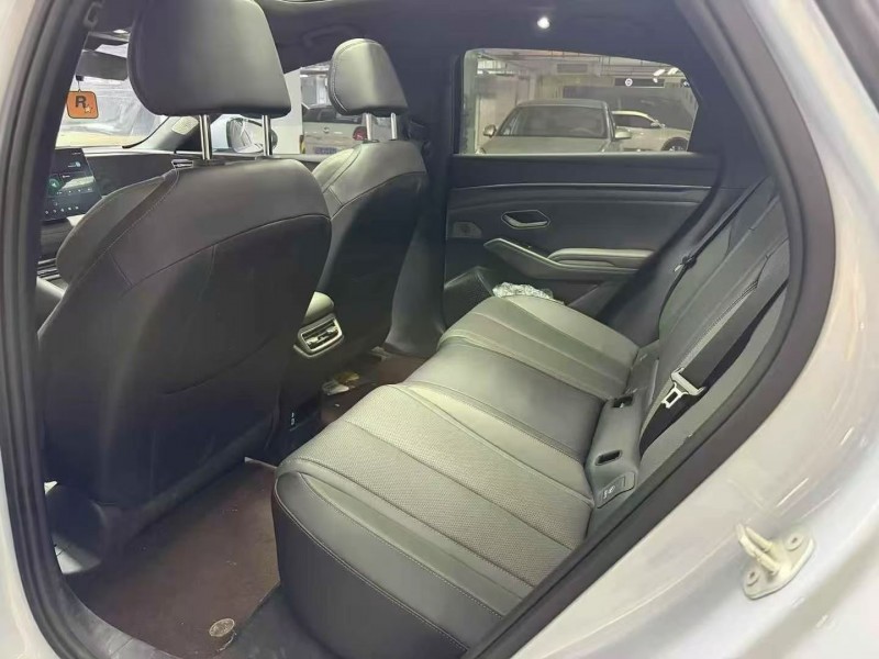 成都25年比亚迪秦5