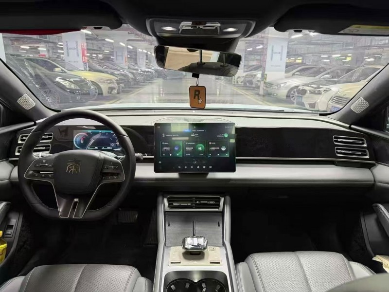 成都25年比亚迪秦6