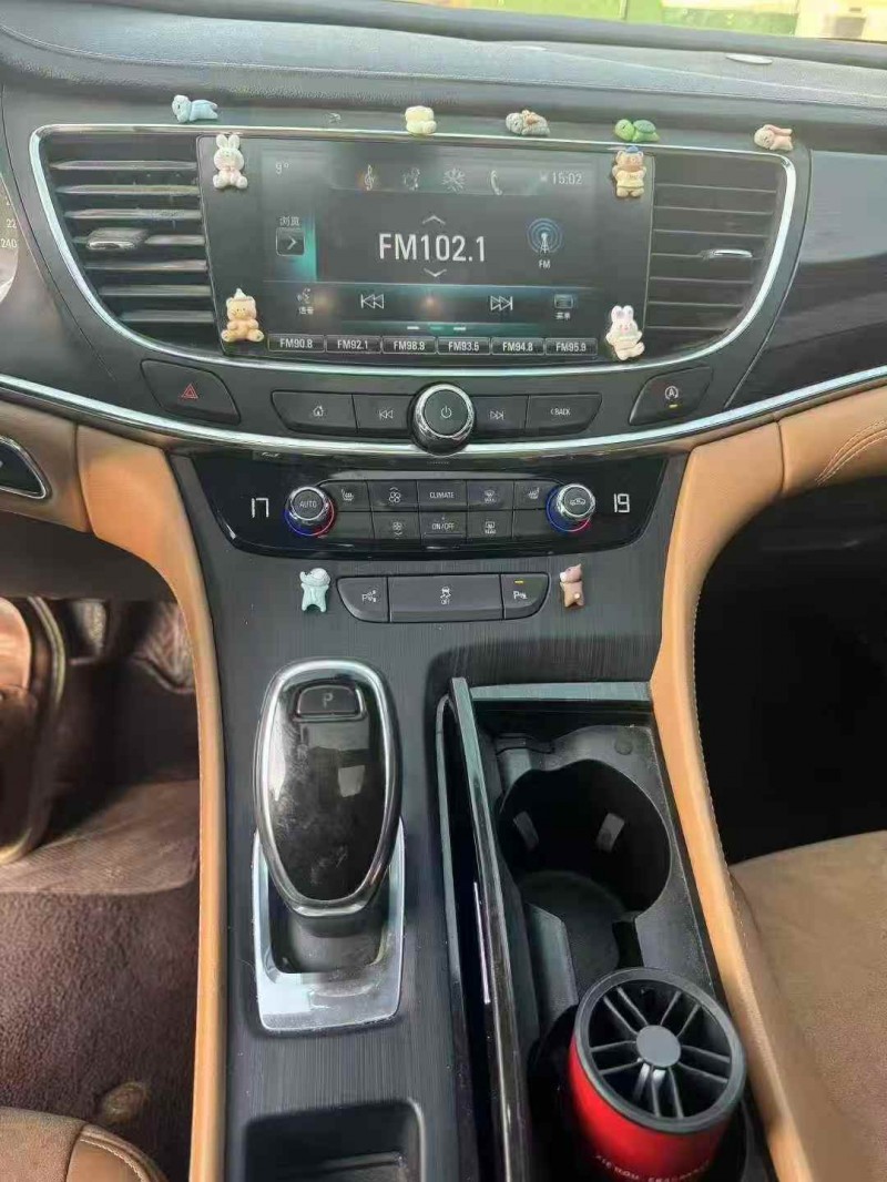 济宁19年别克君越5