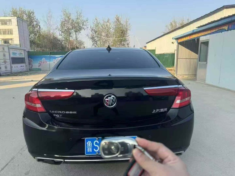 济宁19年别克君越9