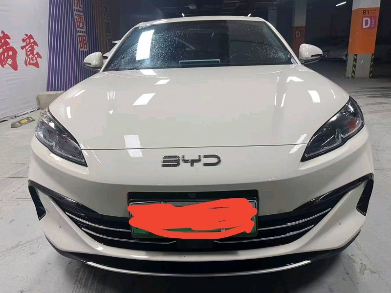 成都25年比亚迪海豹1