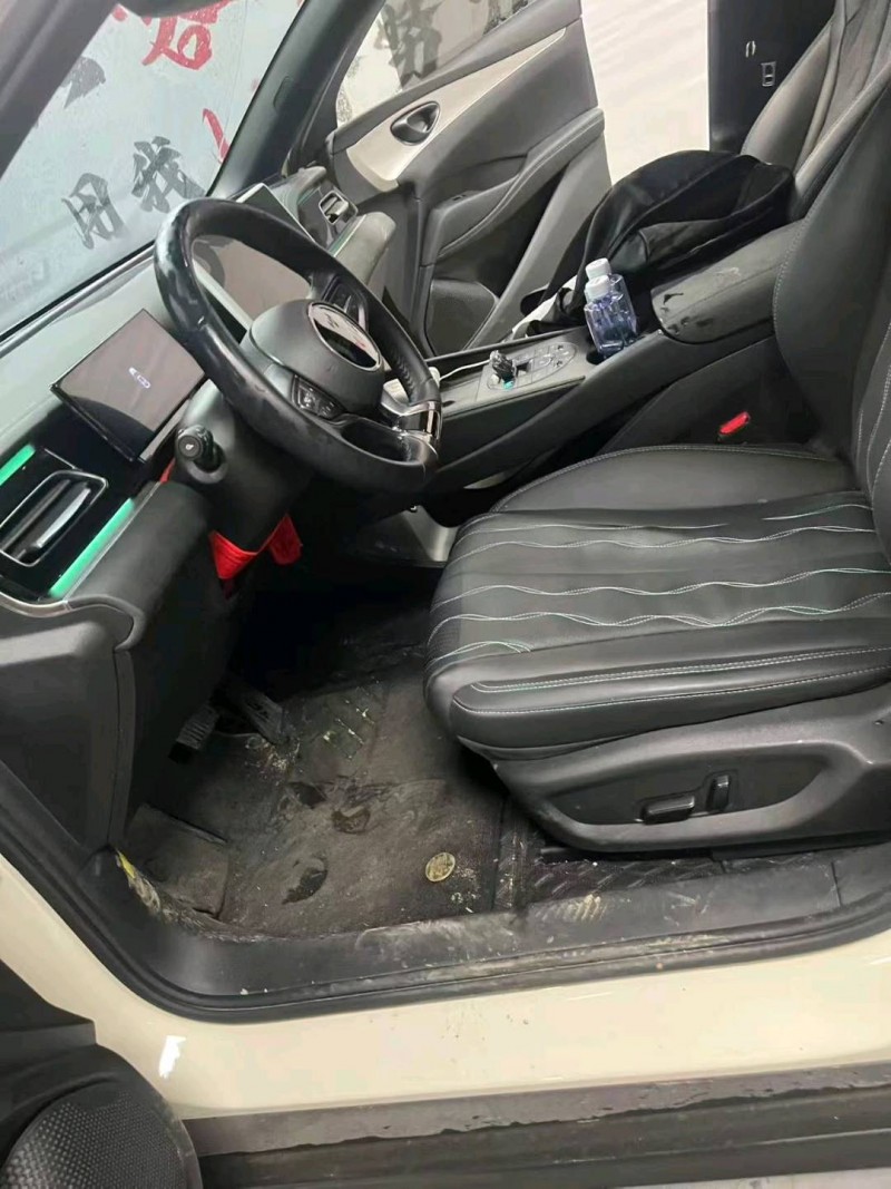 成都25年比亚迪海豹6