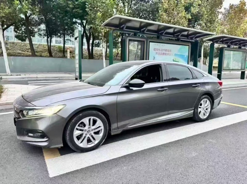 萍乡21年本田雅阁3