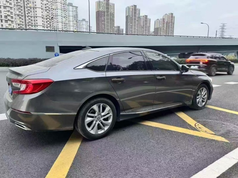 萍乡21年本田雅阁8