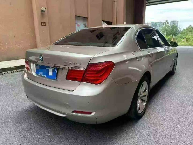 重庆13年宝马7系8