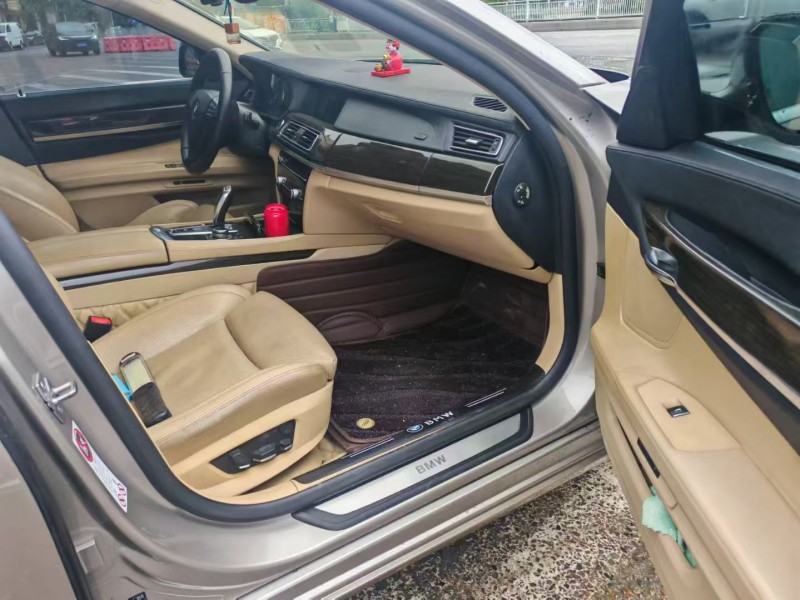 重庆12年宝马7系8