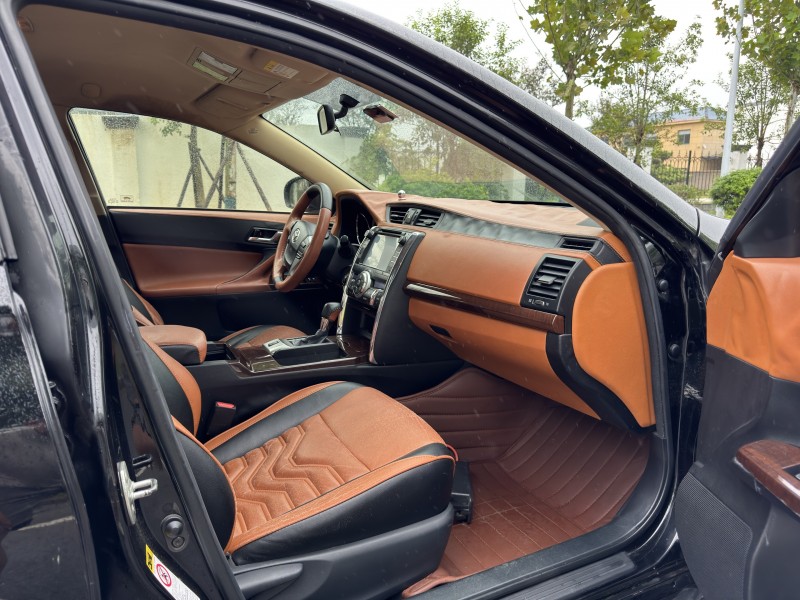 盐城14年丰田锐志8