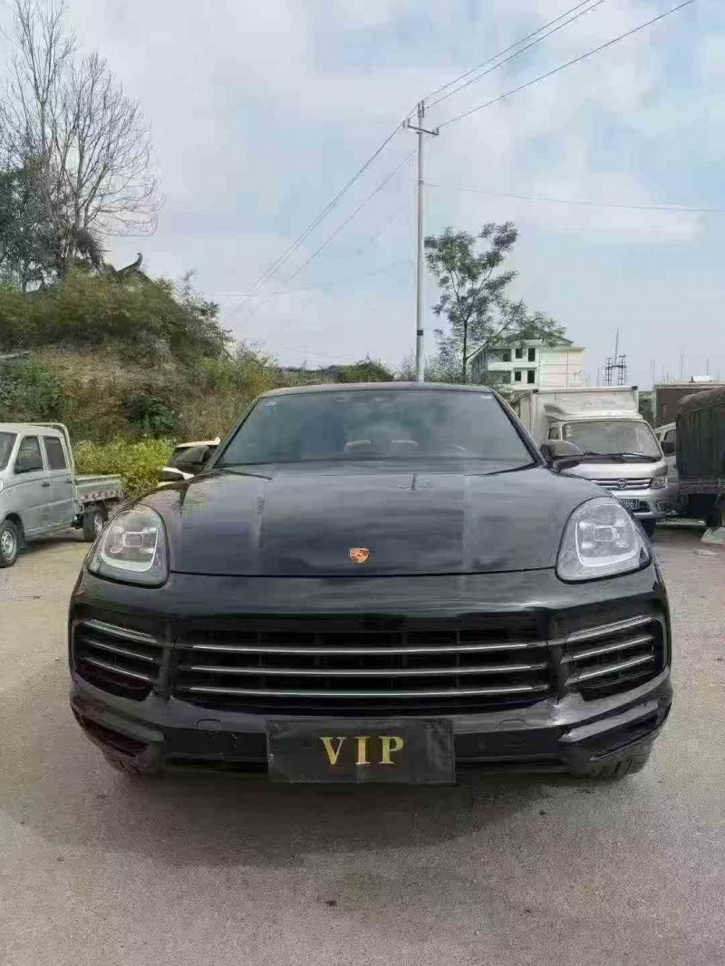 常德22年保时捷卡宴1