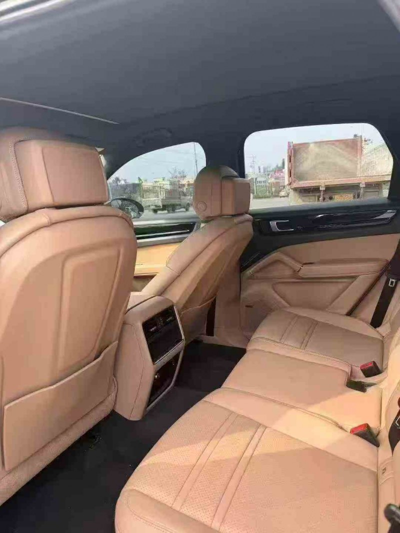 常德22年保时捷卡宴6