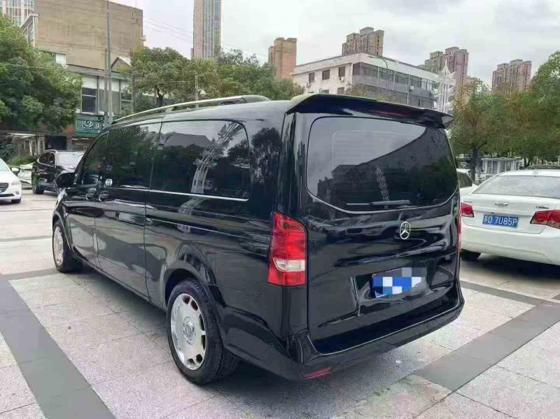 常州18年奔驰威霆8