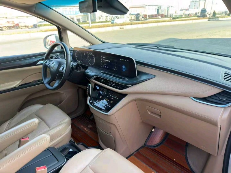 济宁21年别克GL86