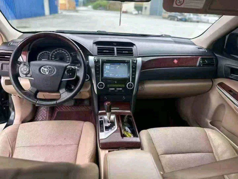 桂林13年丰田凯美瑞5