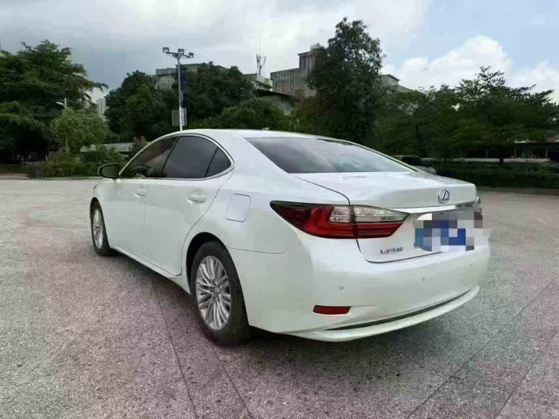 北海18年雷克萨斯ES6