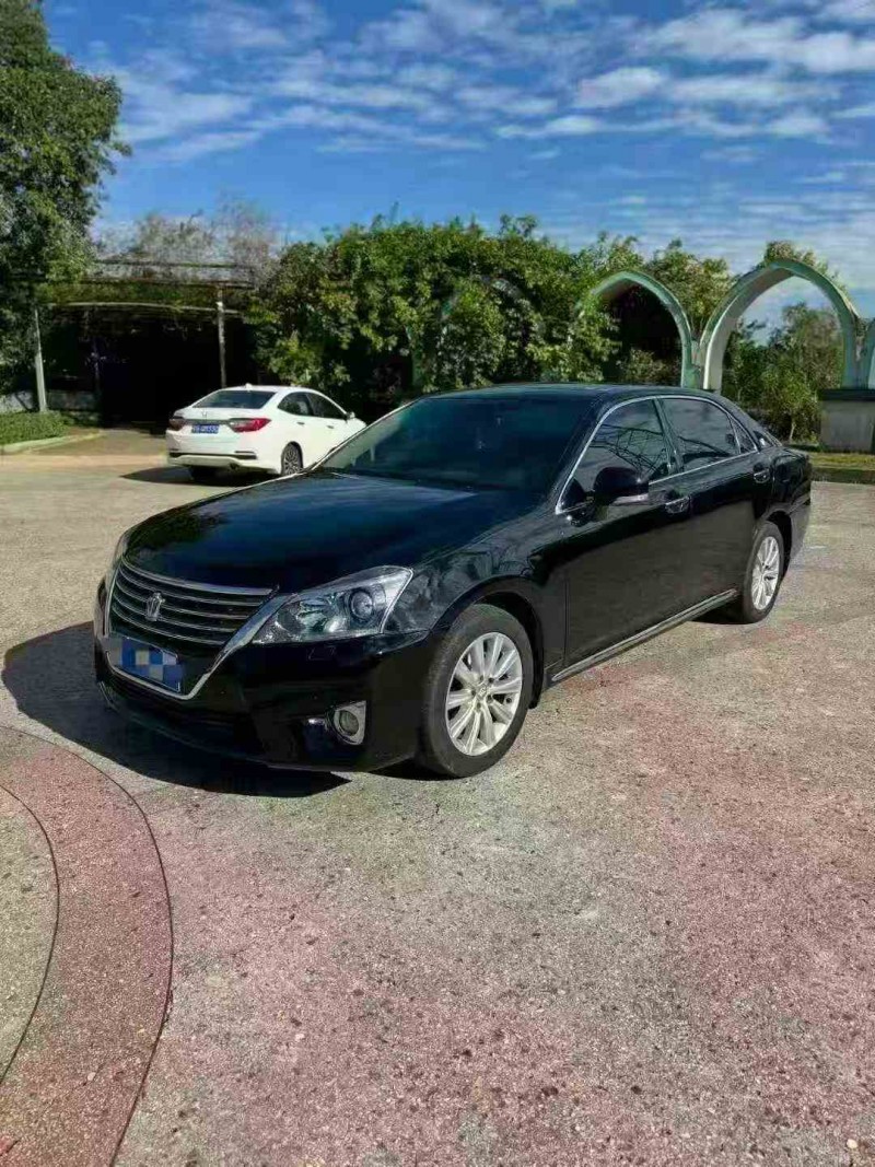 桂林14年丰田皇冠3