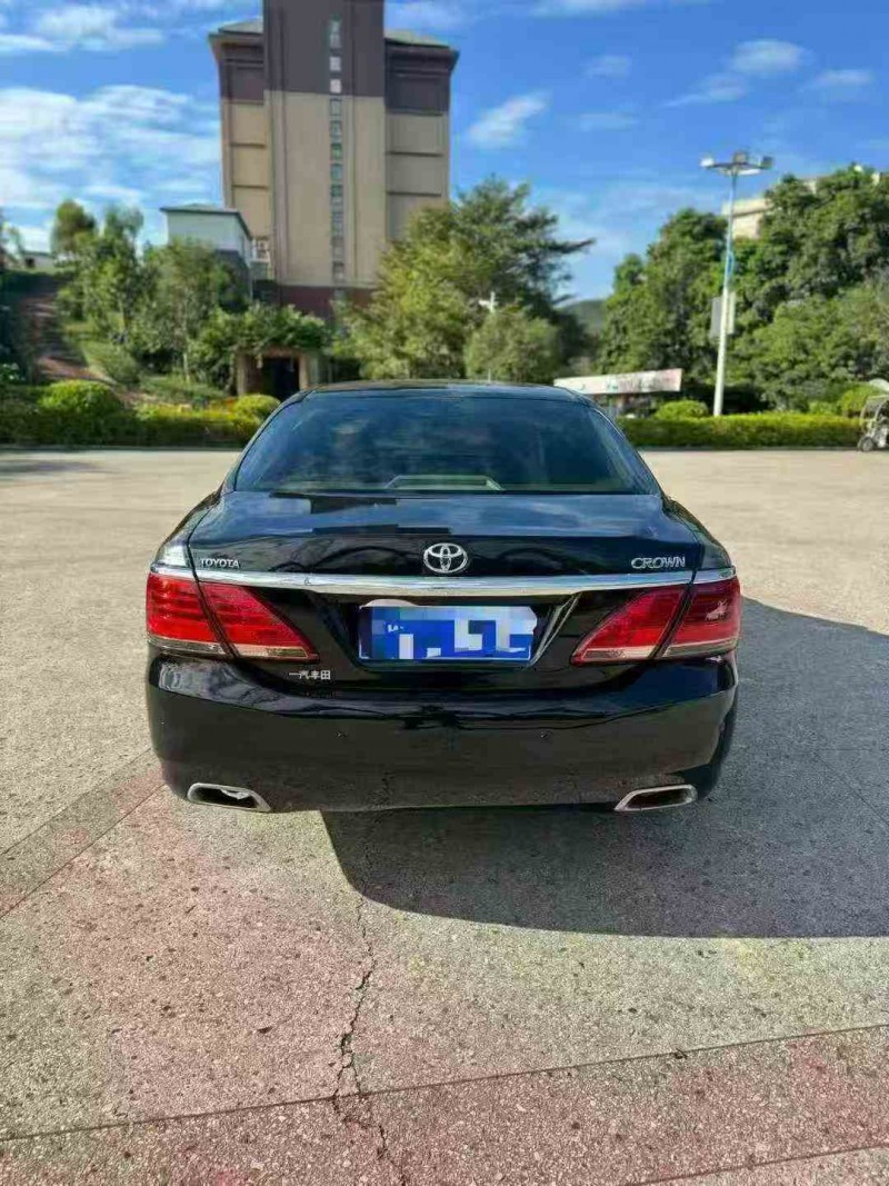 桂林14年丰田皇冠4