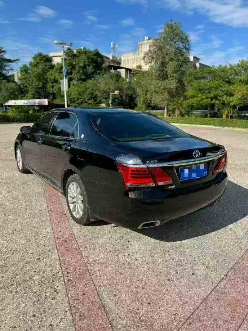 桂林14年丰田皇冠8
