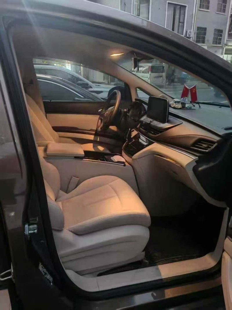 景德镇21年别克GL84