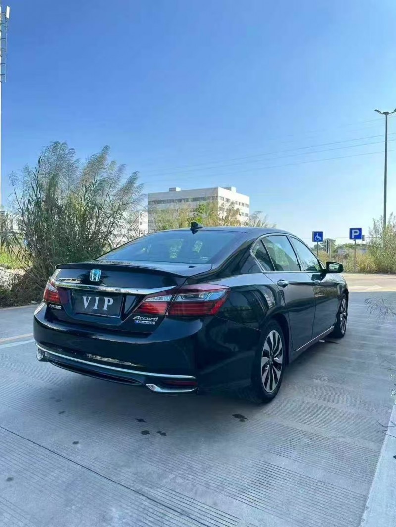 钦州17年本田雅阁4