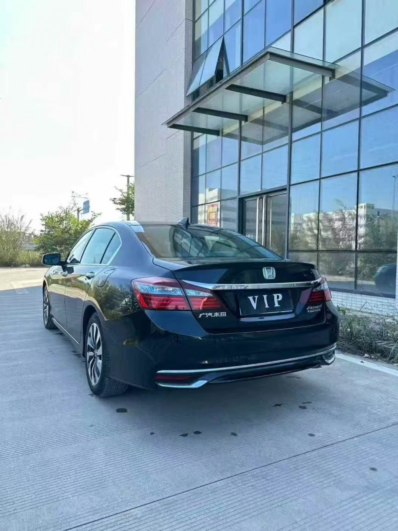 钦州17年本田雅阁5