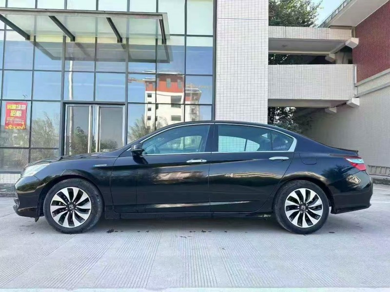 钦州17年本田雅阁6