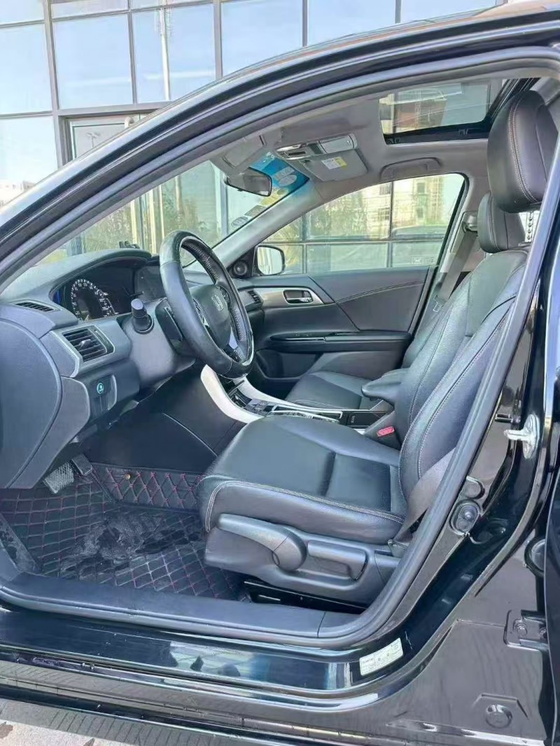 钦州17年本田雅阁7