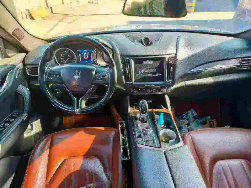 承德17年玛莎拉蒂Levante4