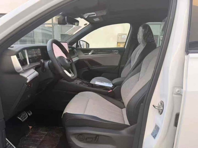 枣庄25年大众探岳5