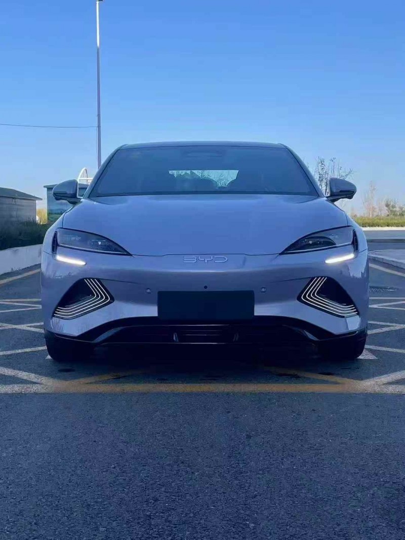 唐山25年比亚迪海豹1