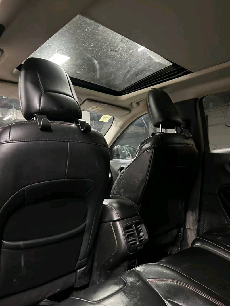 成都15年Jeep自由光5