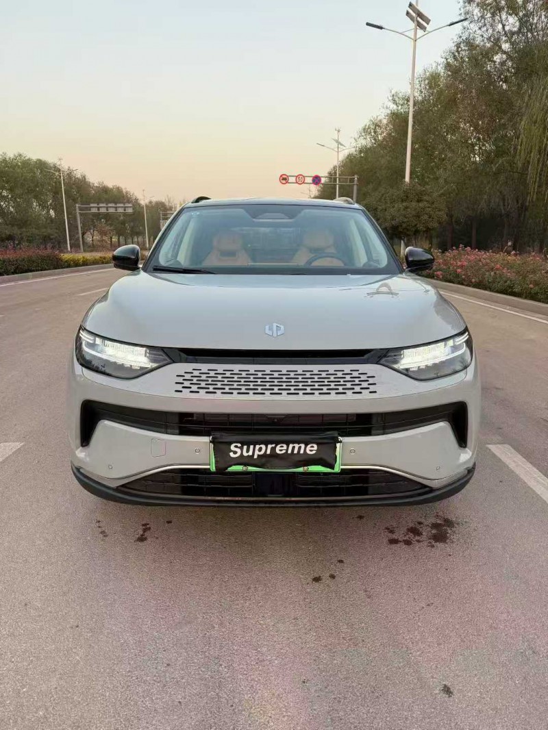 泰安25年零跑汽车C111