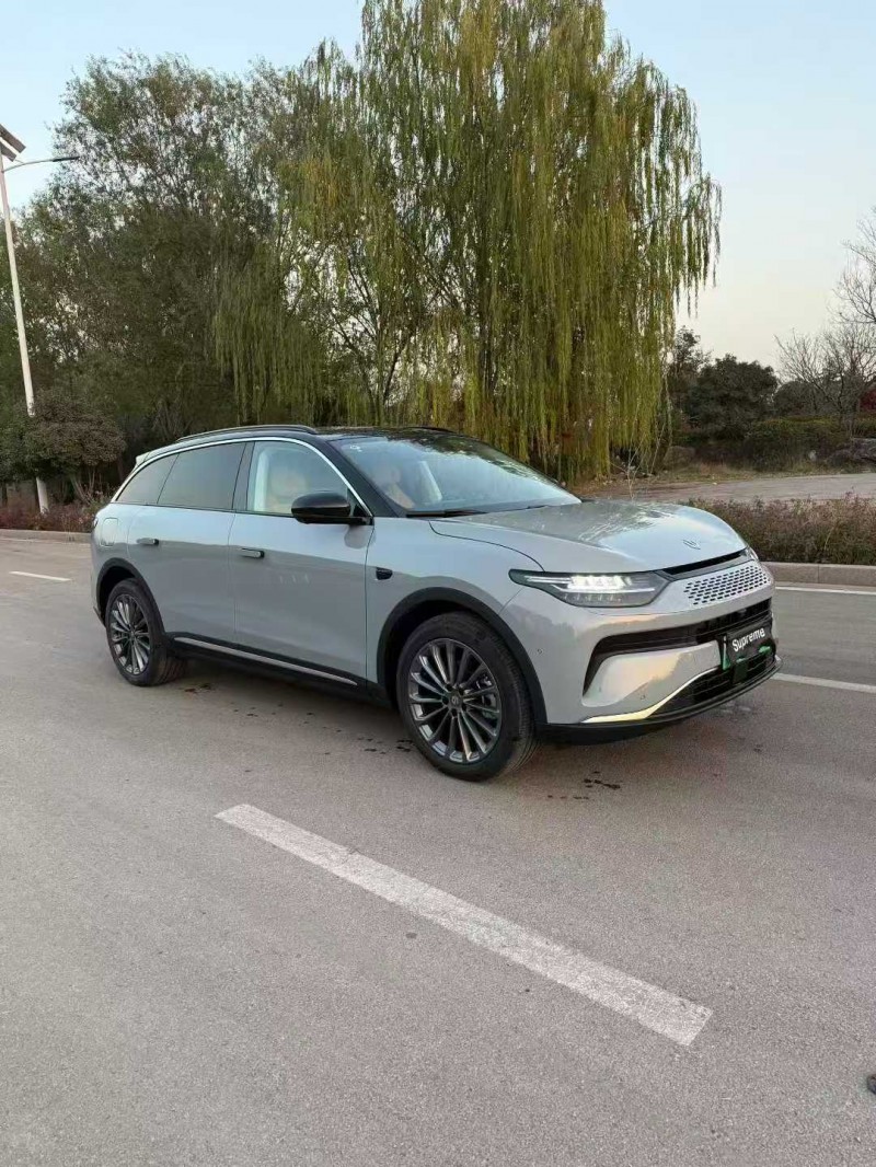 泰安25年零跑汽车C112