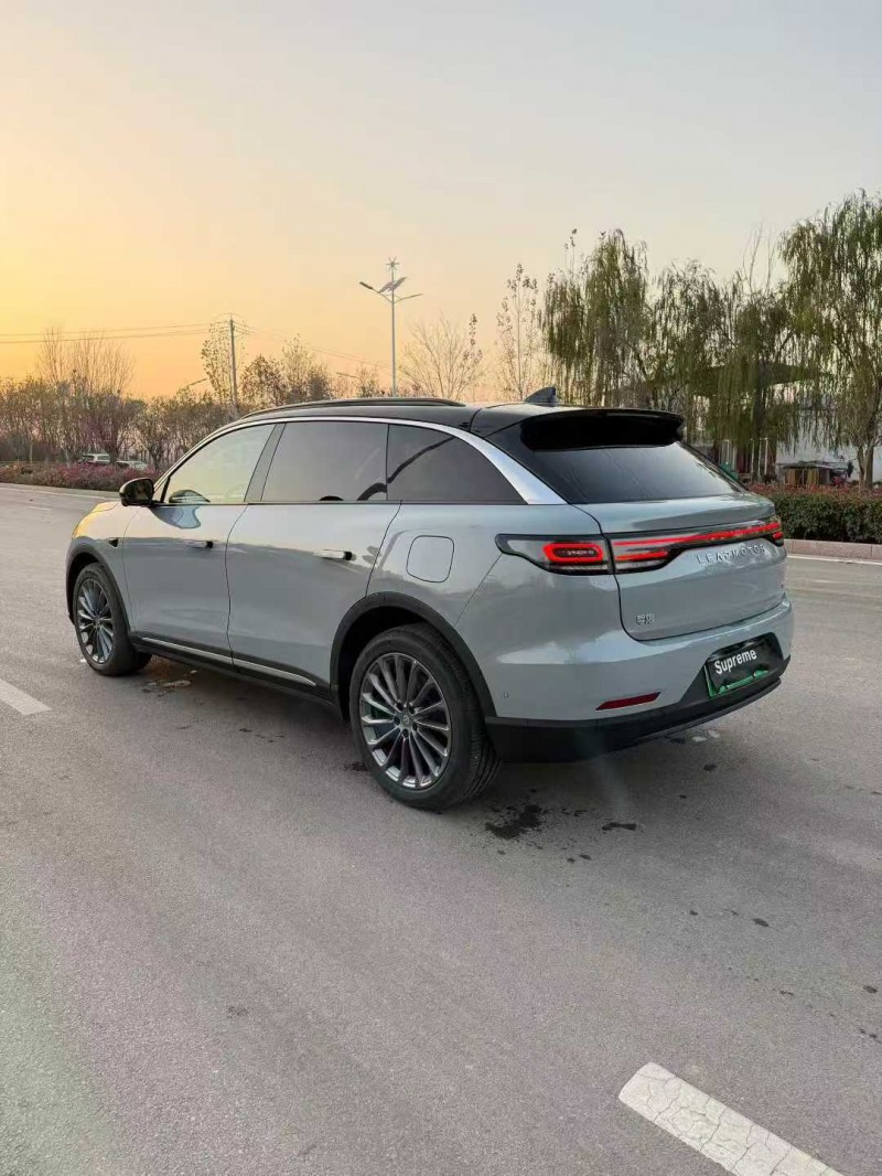 泰安25年零跑汽车C118