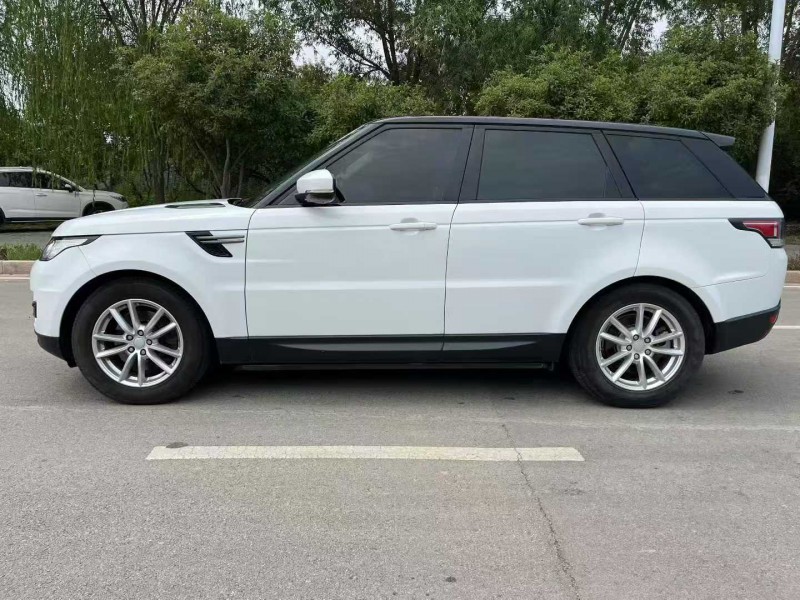 东营17年路虎揽胜运动7