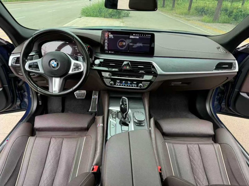 东营21年宝马5系9