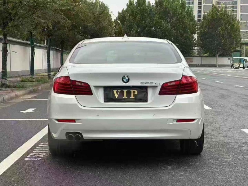 郑州17年宝马5系9