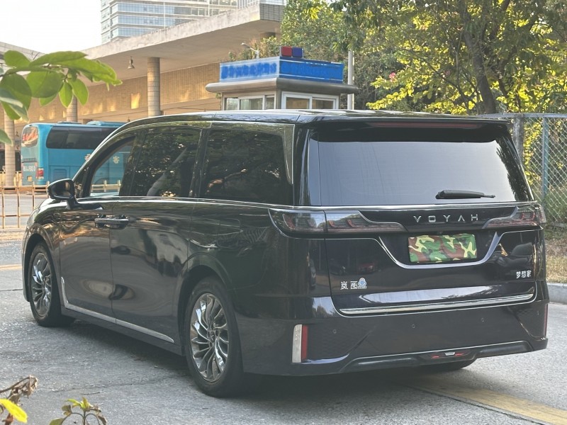 东莞23年岚图汽车梦想家7