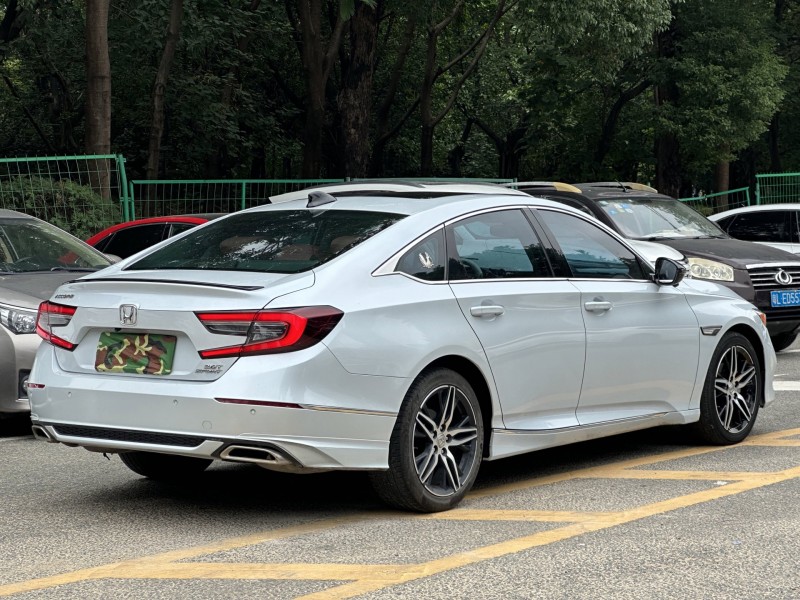 东莞23年本田雅阁8