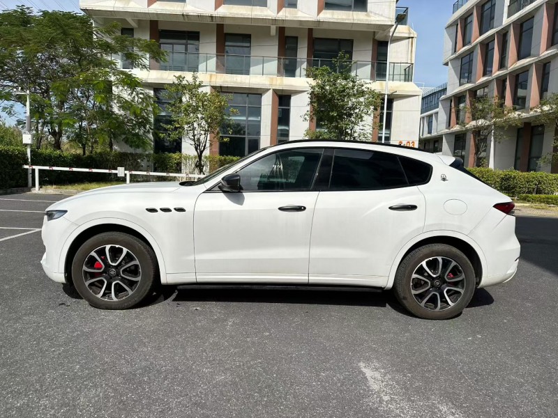 广州17年玛莎拉蒂总裁4