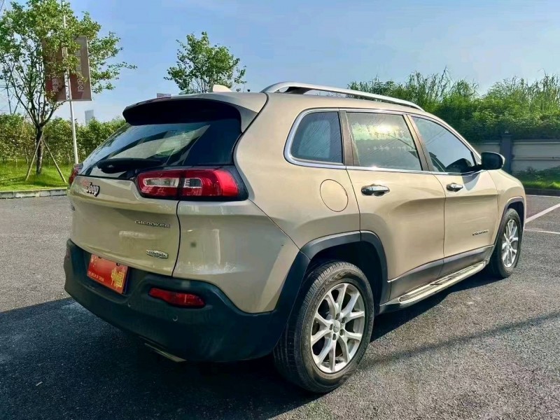 广州16年Jeep指南者9