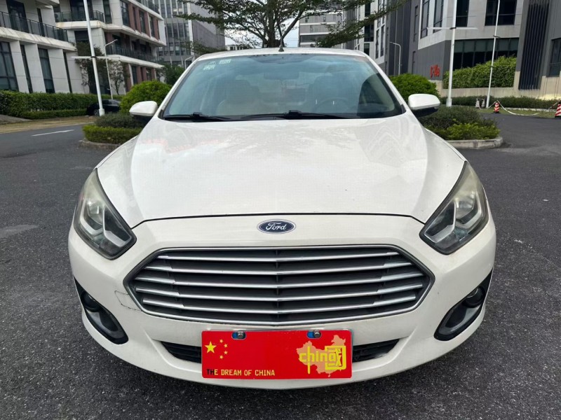 广州15年福特福睿斯1