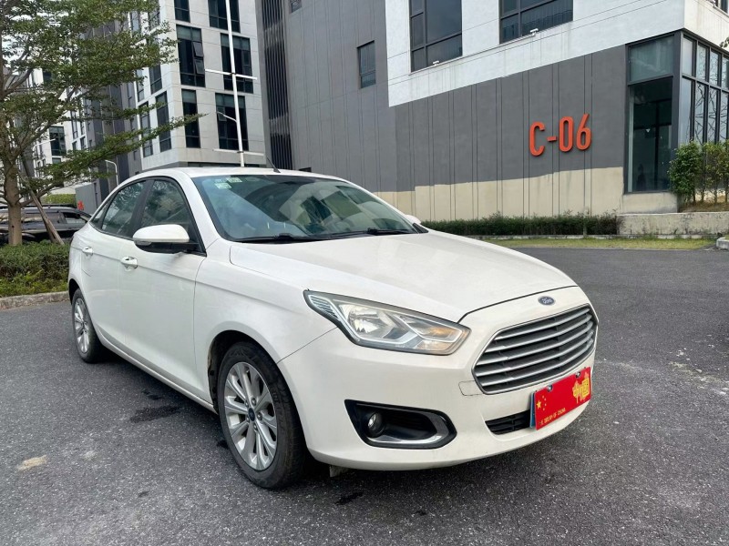 广州15年福特福睿斯2